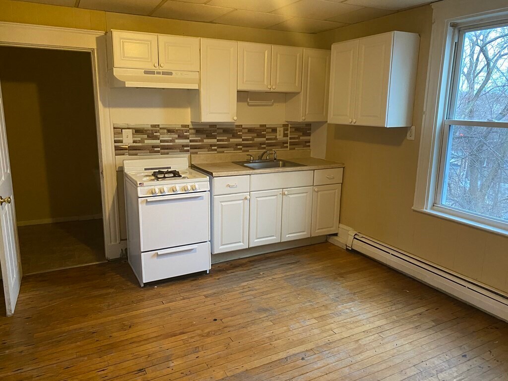 254 Washington St Unit 2, Haverhill, MA 01835 Room for Rent in