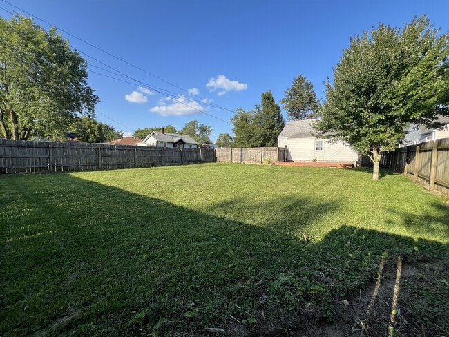 Building Photo - 2021 N Maplewood Ave