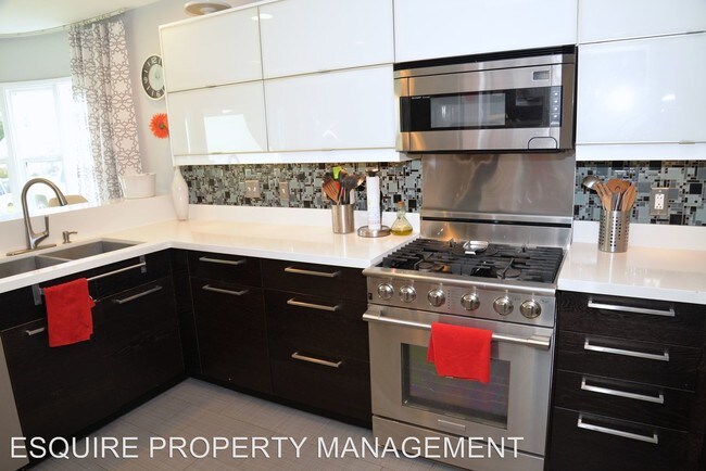 Foto del edificio - 3 br, 2 bath House - 676 DORIS AVE