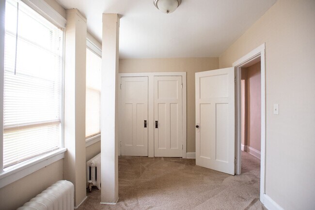 Foto del edificio - $1045– 1 BR, 1 BA Apartment, Heat Included - 1603 N Van Buren