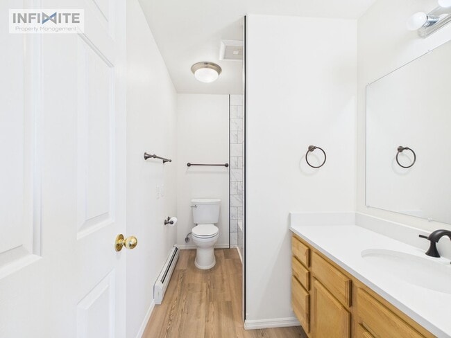 Building Photo - Renovated Condo - 3 Bedroom/2 Bath