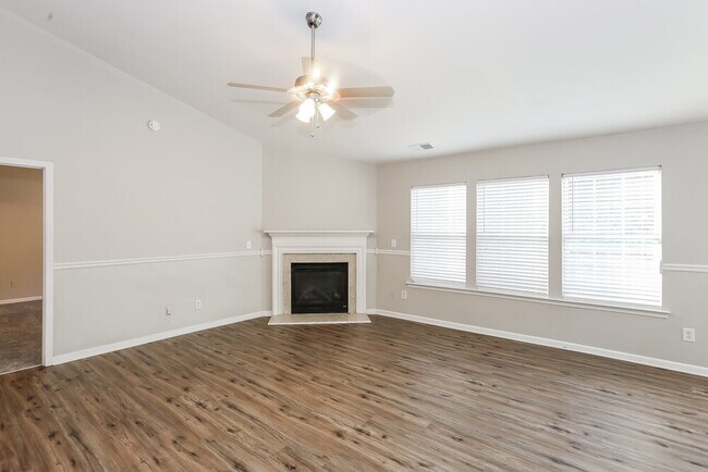 Foto del edificio - 5207 Hildreth Court