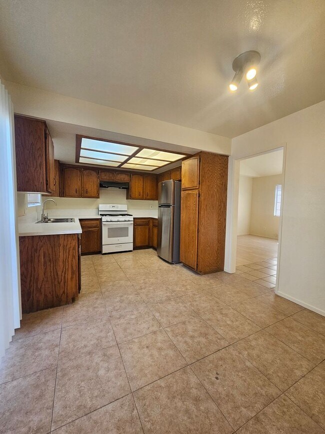 Foto del edificio - 12th St Omid