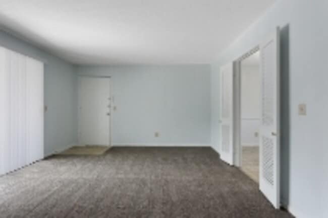 Building Photo - 8704 Wornall Rd