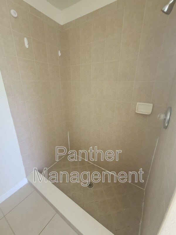 Foto principal - 4608 Douglas Ln