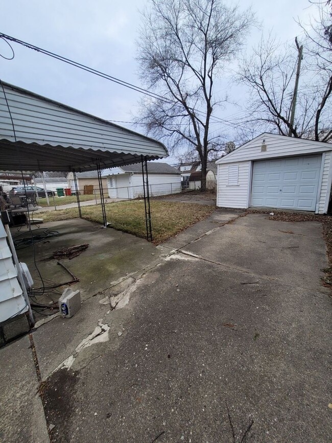 Building Photo - 3 Bedroom 1 Bath Home in Eastpointe