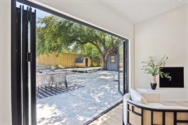Building Photo - 7130 Scenic Brook Dr