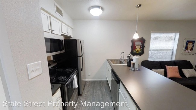 Building Photo - 1117 Hollow Creek Dr