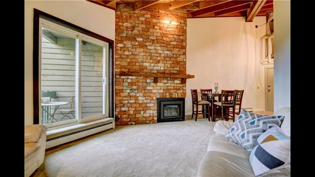 Building Photo - 2200 Lodgepole Cir