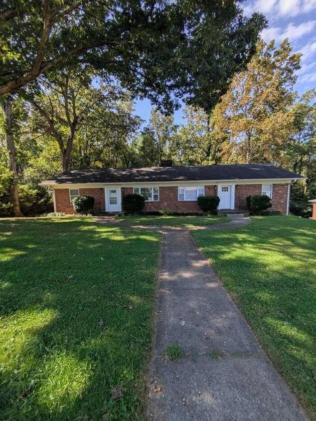 Primary Photo - 2BD/1BA Duplex in Hickory