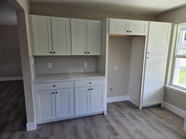 Building Photo - 2215 Tiller St