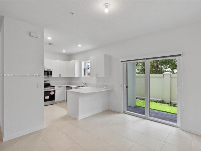 Building Photo - 106 SW 184th Pl