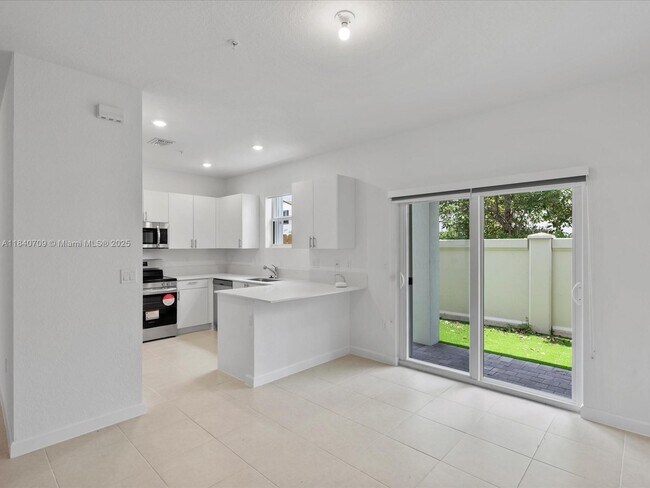 Foto del edificio - 106 SW 184th Pl