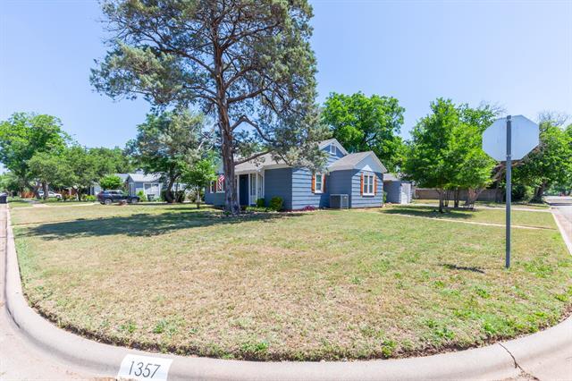 Building Photo - 1357 Santos St