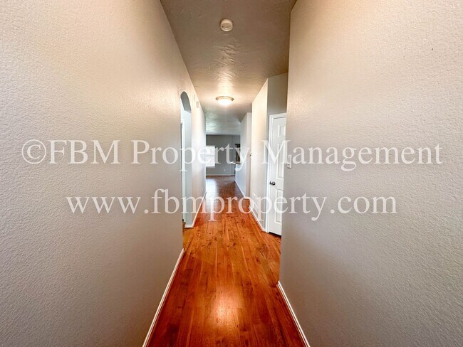 Building Photo - 103 Jennie Marie Cir