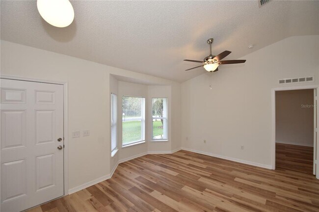 Foto del edificio - 14 Ryley Ln