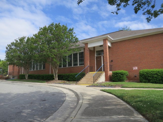 Building Photo - Courtyard Commons