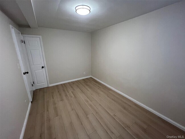 Foto del edificio - 51-23 Junction Blvd