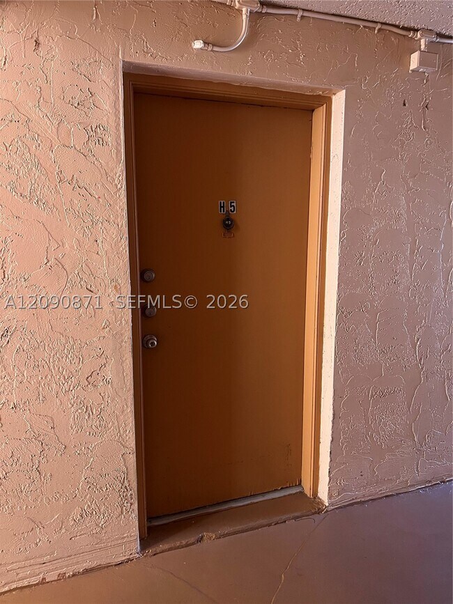 Foto del edificio - 7200 Fairway Dr
