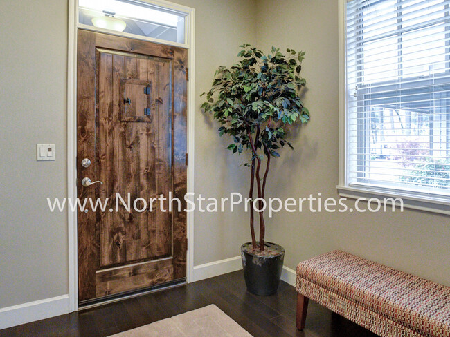 Building Photo - Wonderful Peaceful Lake Oswego Hideaway To...