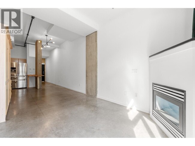 Photo du bâtiment - 428-428 W 8th Ave