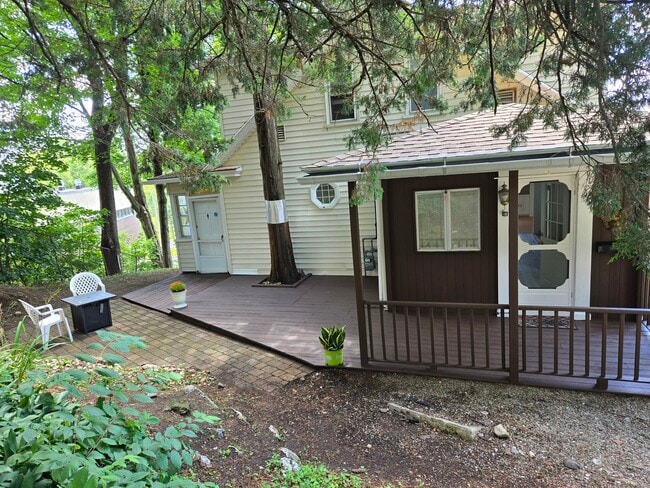 Building Photo - 12 Wood Ct