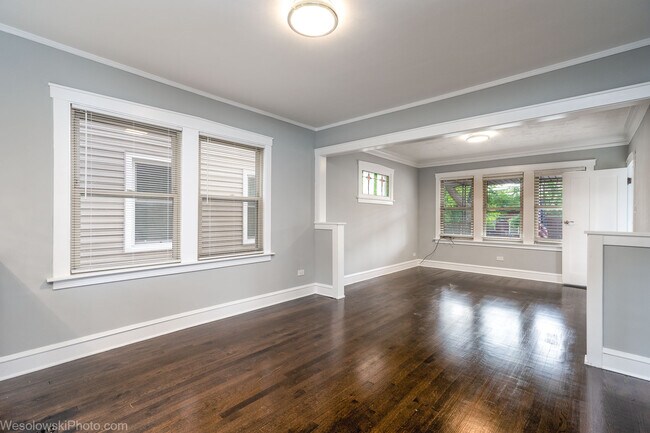 Foto del edificio - 5623 N Austin Ave