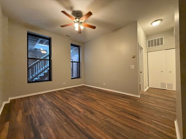 Building Photo - 556 W 37th St