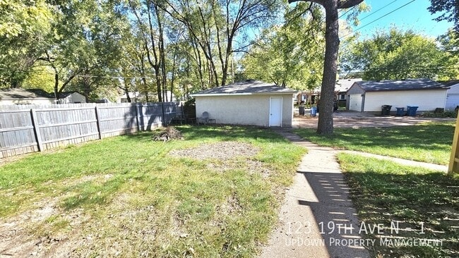 Building Photo - 123 19th Ave N