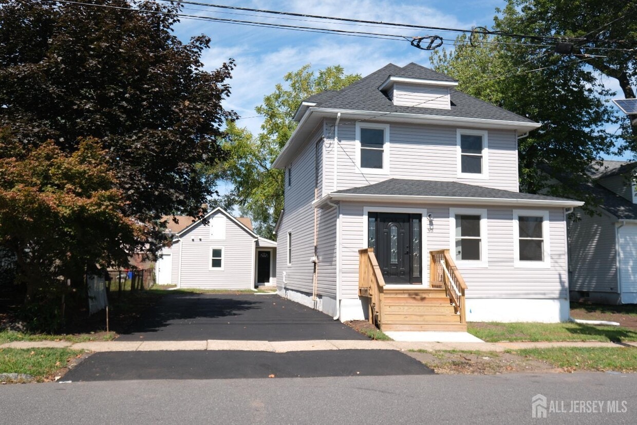 Primary Photo - 95 Craig St