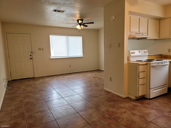 Building Photo - 3 br, 1 bath House - 306A Richards St