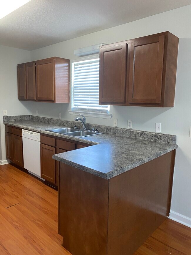 Building Photo - Highland Park 3 Bed