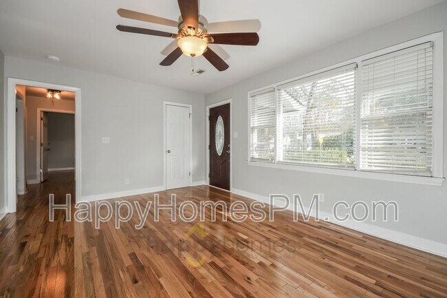 Building Photo - 825 Savage Rd