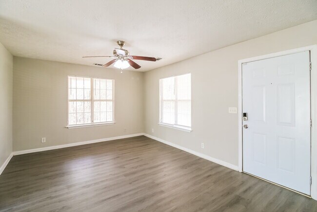 Foto del edificio - 1113 Spring Creek Cir