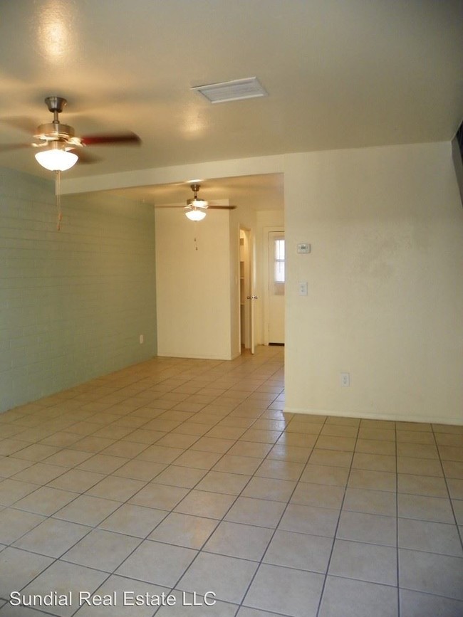 Building Photo - 2107 S Granada Dr
