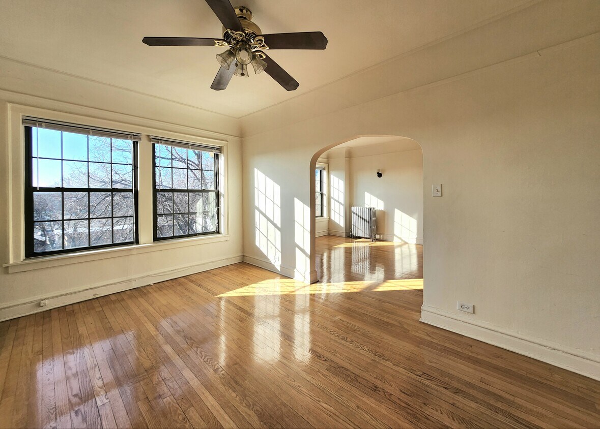 Primary Photo - 2 Bedroom unit in Oak Park