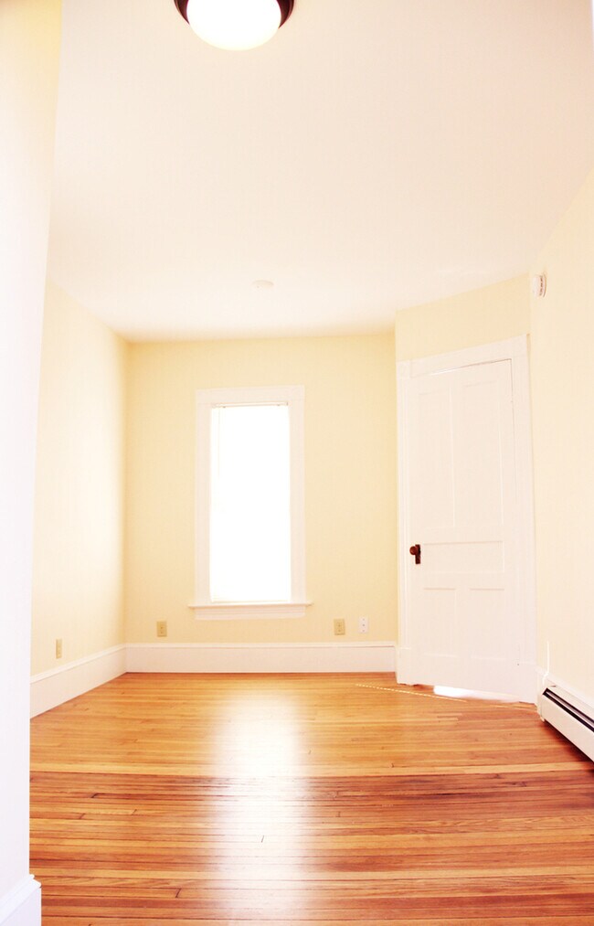 Building Photo - 206 N Winooski Ave