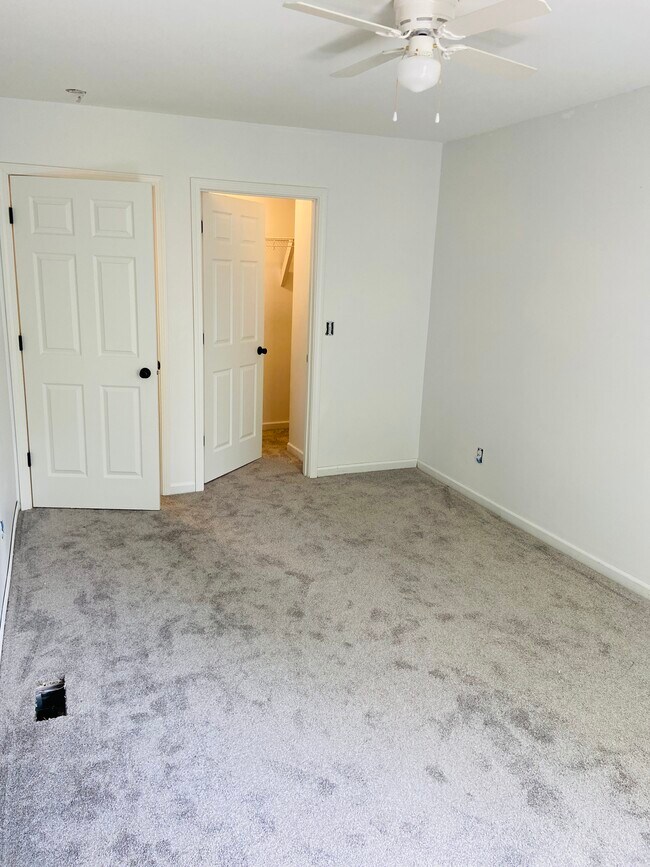 Master bedroom - 127 W Barnes Ave