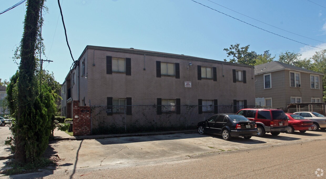 Primary Photo - 955 Violet St