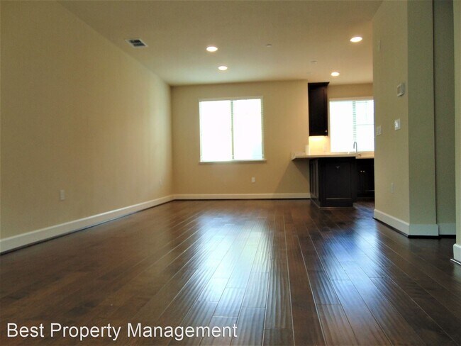 Building Photo - 2 br, 2.5 bath House - 347 Basswood Common #3