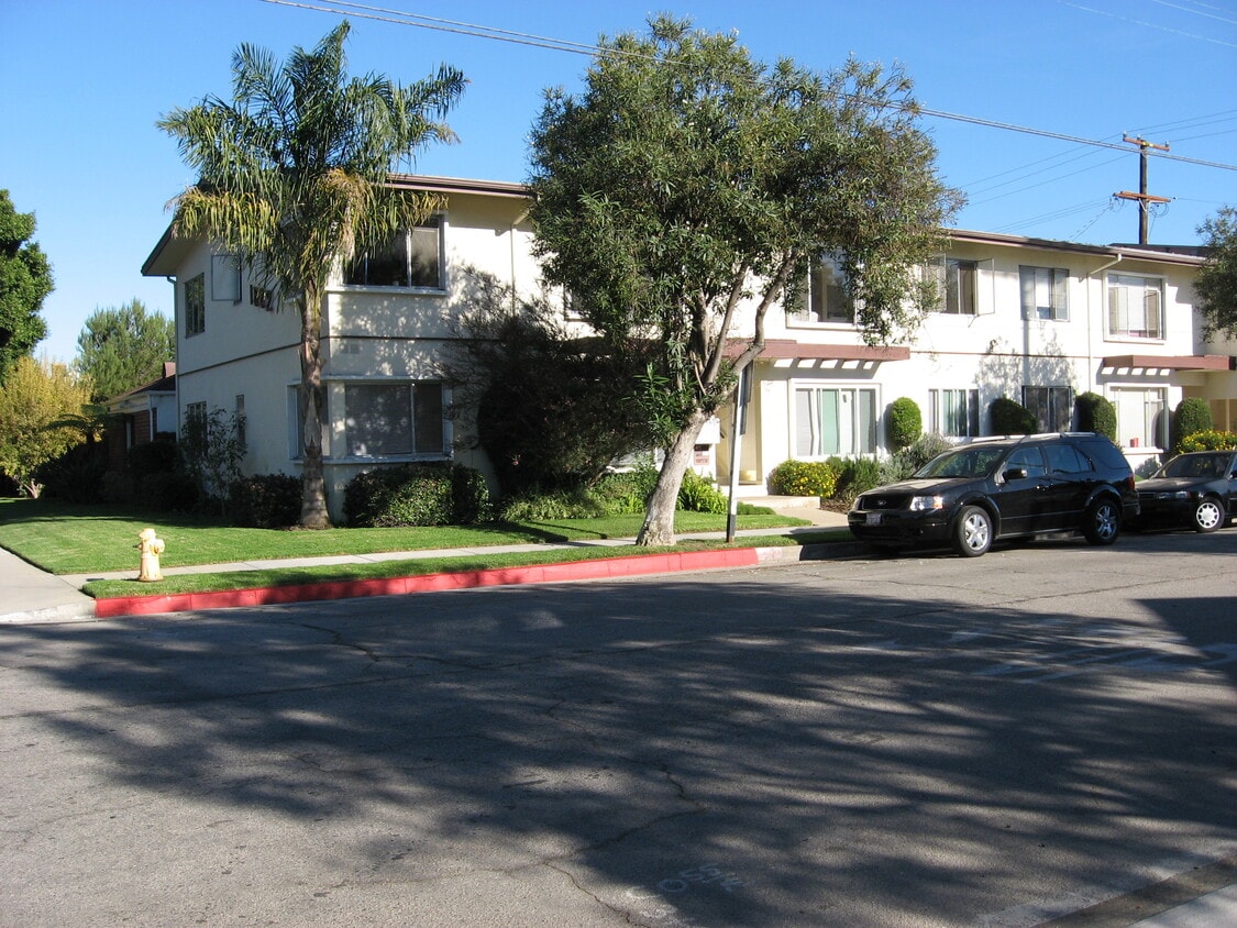 Primary Photo - 1802 Oak St