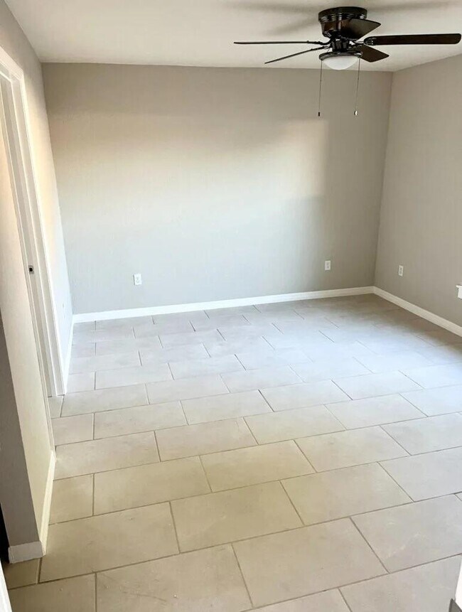 Foto del edificio - 827 N Florence Ave