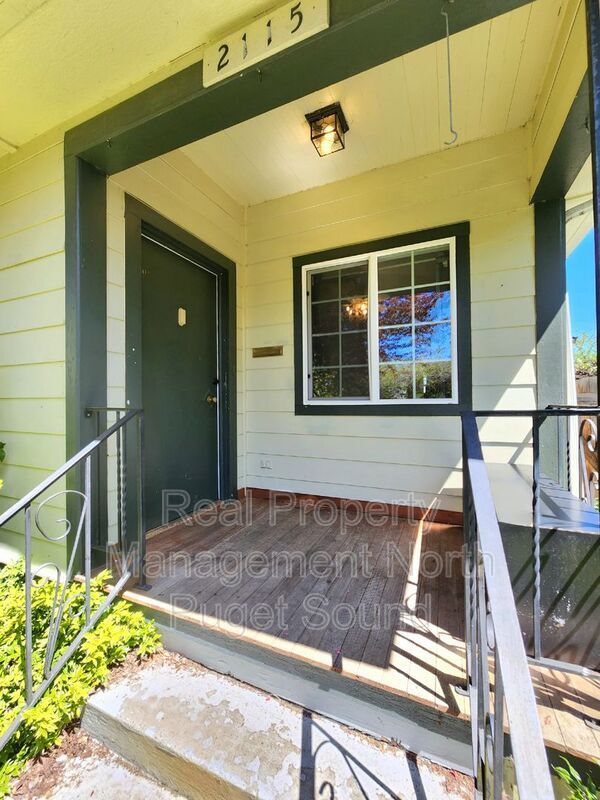 Building Photo - 2115 Oakes Ave