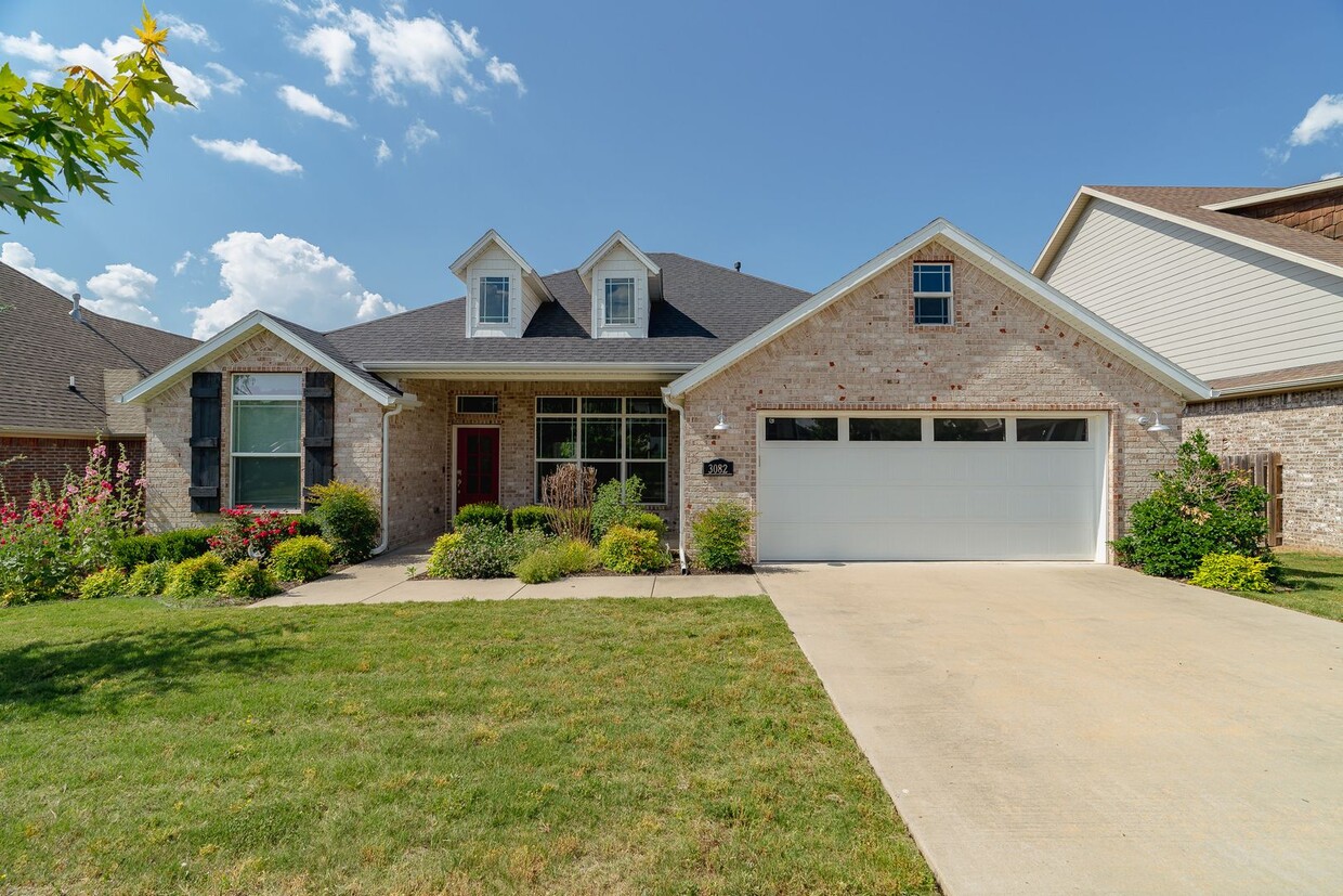 Foto principal - Immaculate 4 Bedroom Home with in Riverwal...