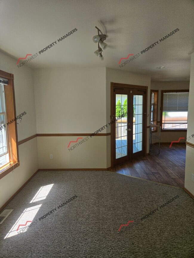Foto del edificio - 152 Newaukum Village Dr