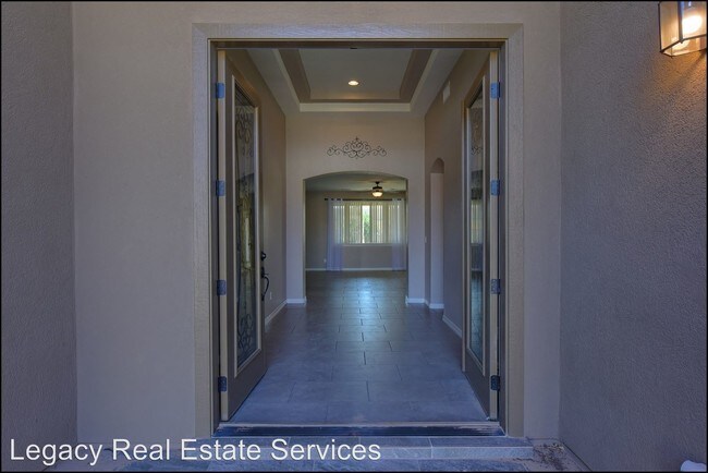 Building Photo - 3 br, 2 bath House - 404 Chandelier Rd.