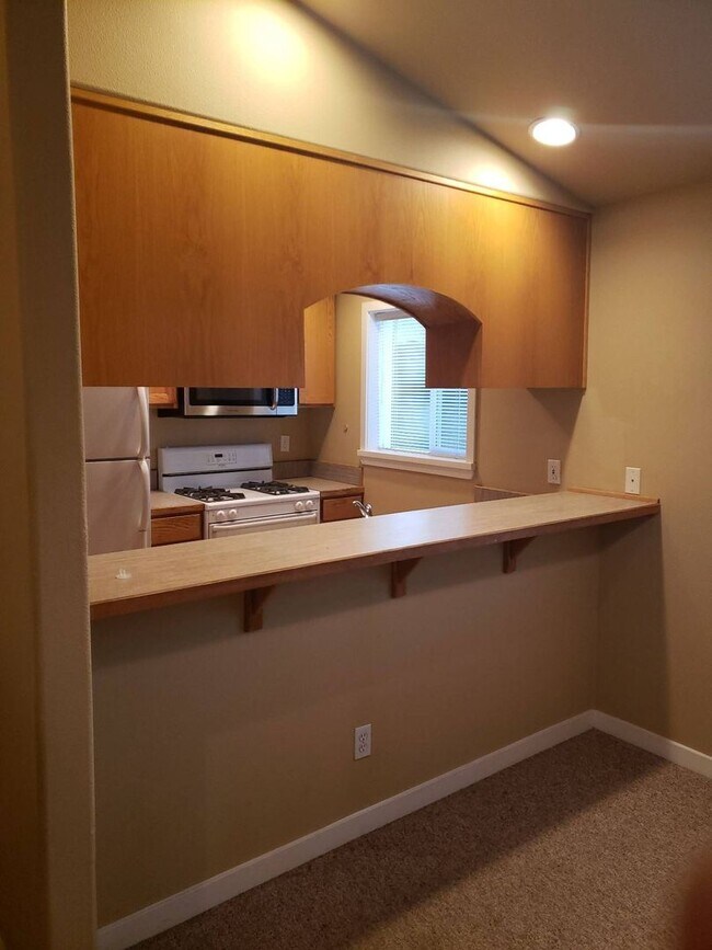 Building Photo - Charming 2 Bed, 1 Bath Home in the Heart o...