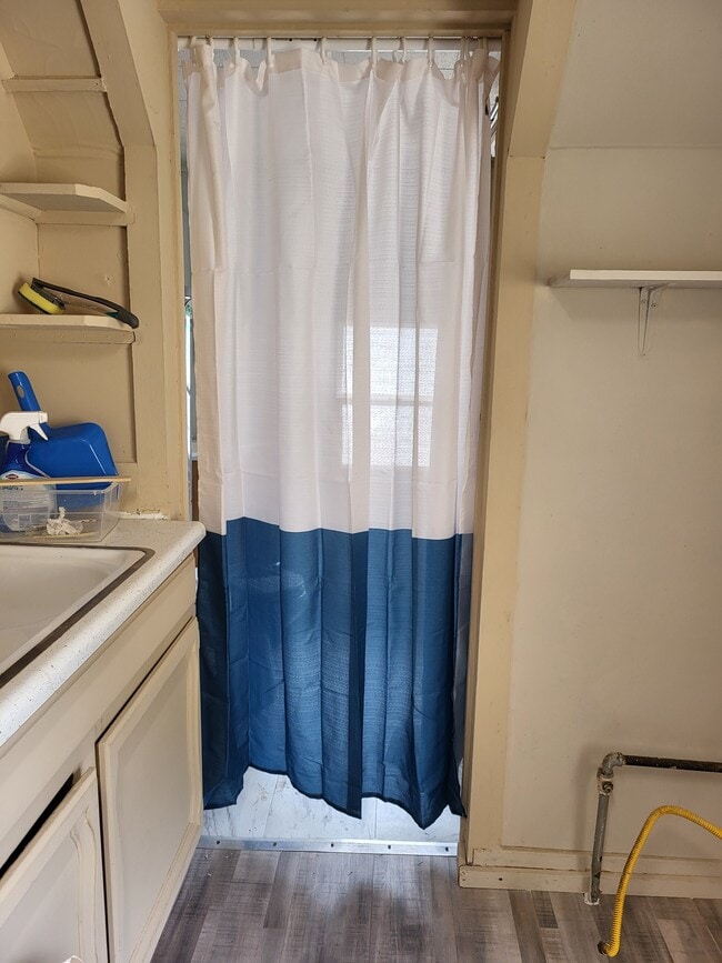 Building Photo - 1737 Sunset Ave