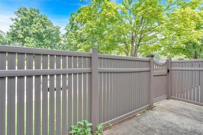 Building Photo - 202 Park Ridge Cir