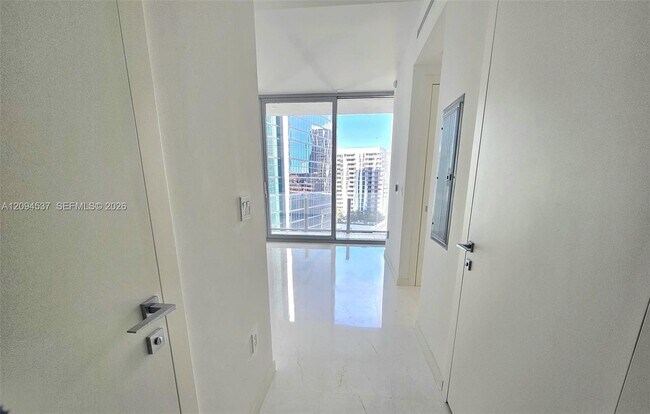 Foto del edificio - 300 Biscayne Blvd Way